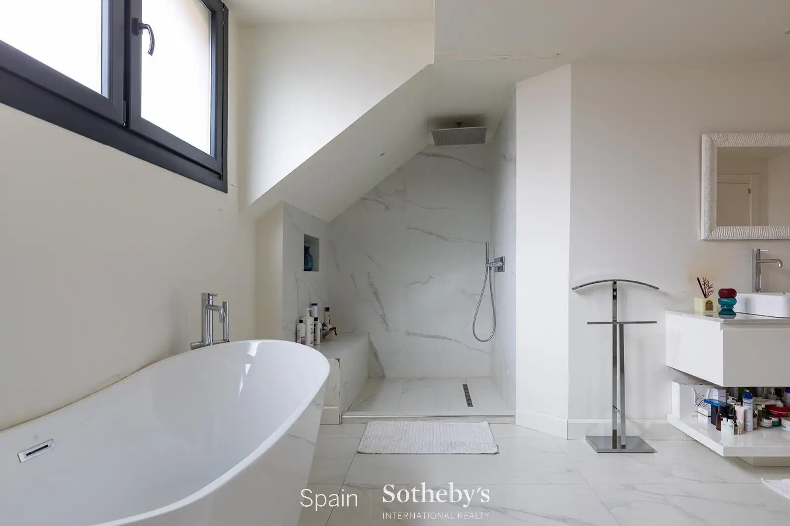 Bany de Casa o xalet en venda en Madrid amb Aire condicionat, Jardí privat i Terrassa