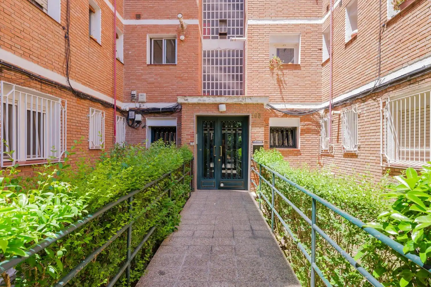 Vista exterior de Piso en venta en Madrid con Calefacción, Jardín privado y Parquet