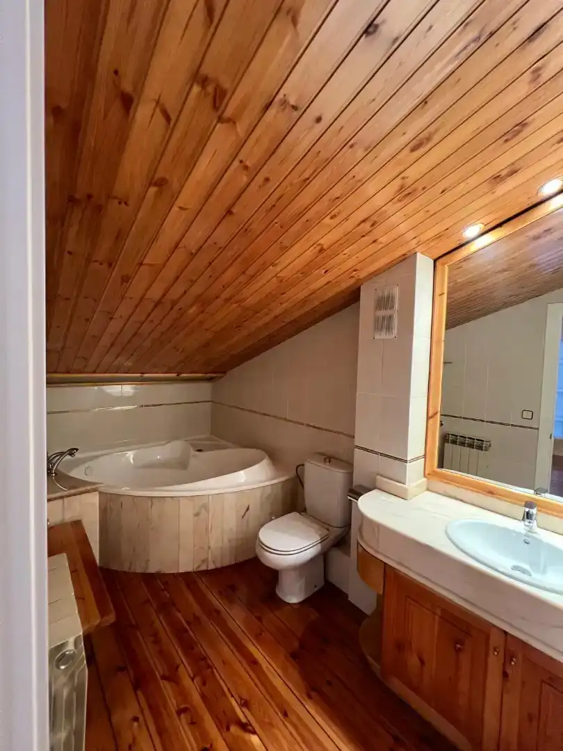 Baño de Casa adosada en venta en Sabadell con Aire acondicionado, Piscina y Balcón