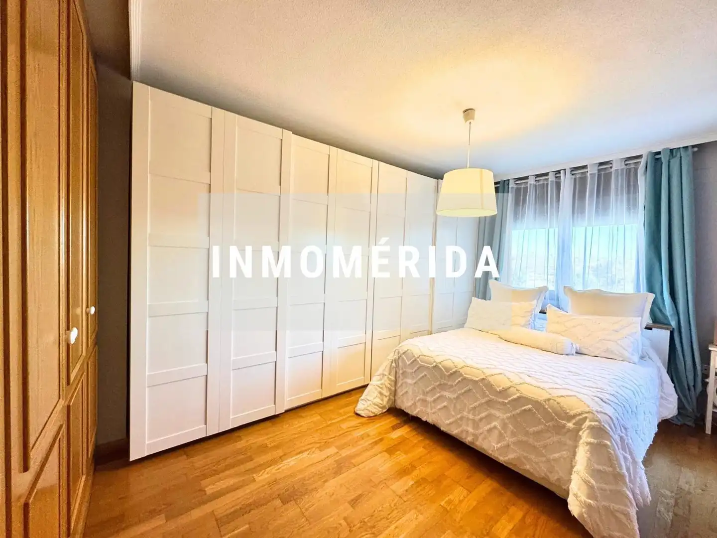Habitación de Casa adosada en venta en Mérida con Aire acondicionado, Calefacción y Jardín privado