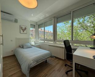 Dormitori de Apartament per a compartir en  Madrid Capital amb Calefacció, Moblat i Microones