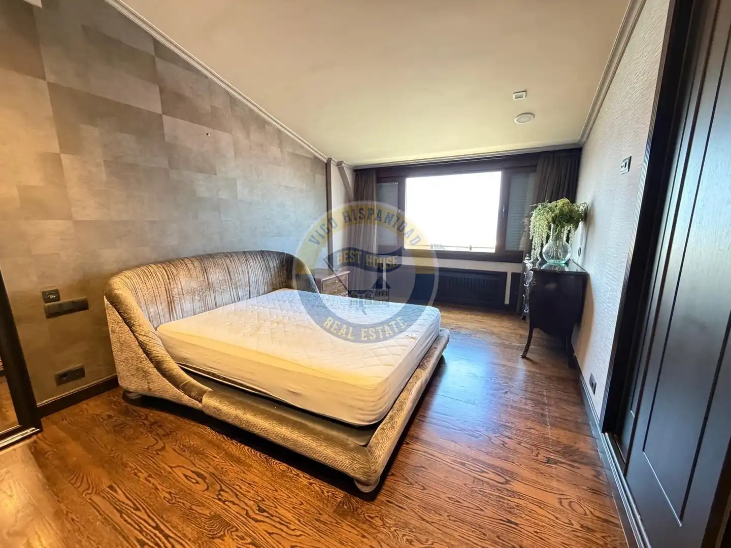 Schlafzimmer von Dachboden zur Miete in Vigo  mit Heizung, Parkett und Terrasse