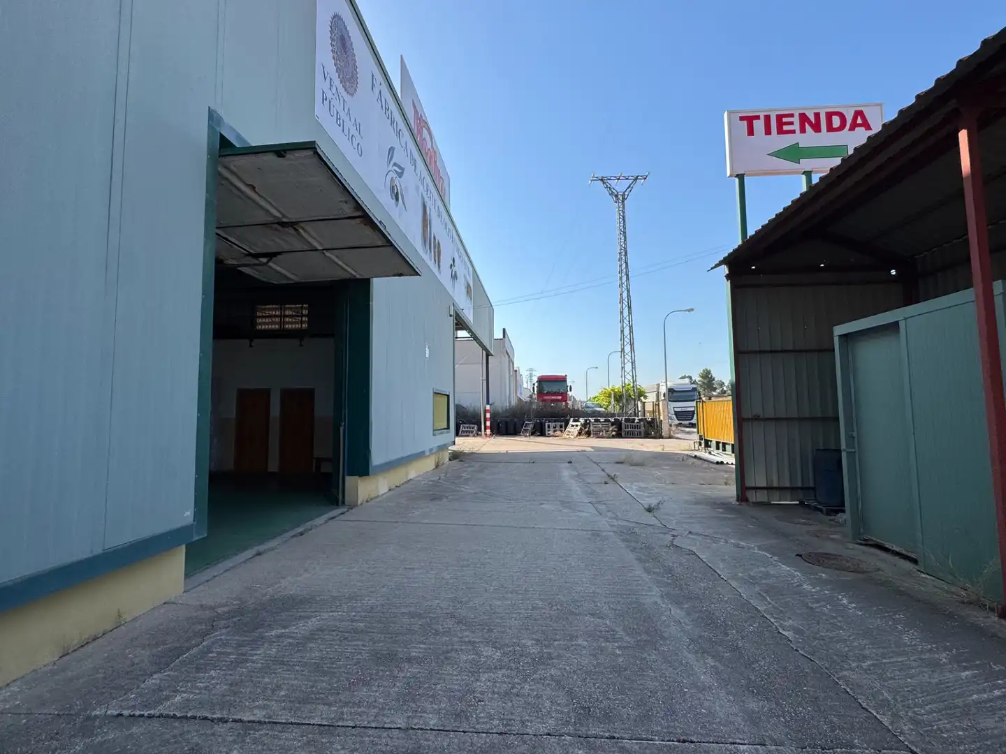 Fabrikhallen zum Verkauf in Alcañiz