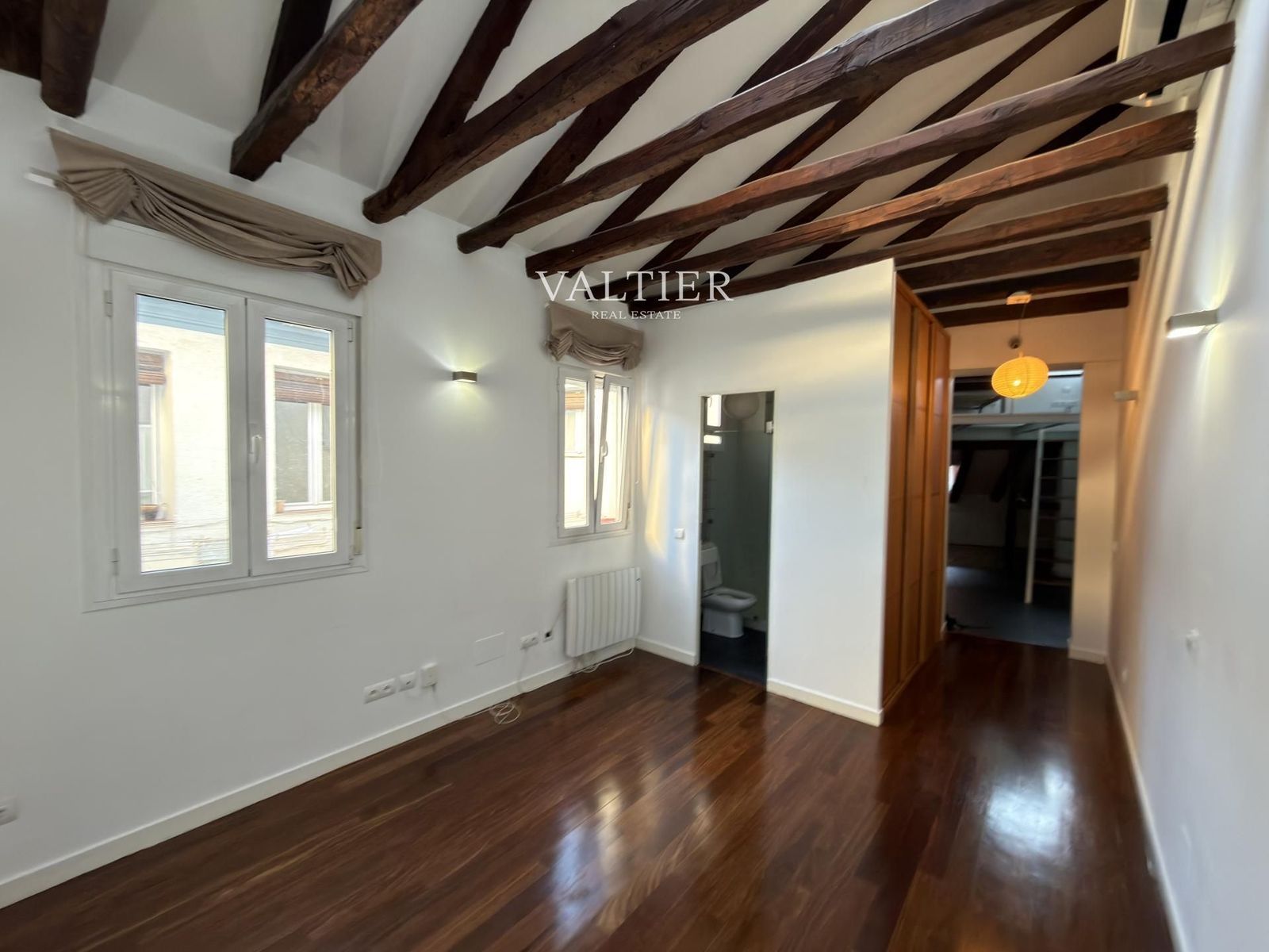 Dormitori de Àtic de lloguer en  Madrid Capital amb Aire condicionat i Traster