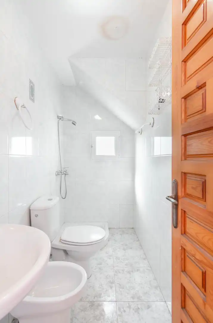Bany de Casa o xalet en venda en Gijón  amb Calefacció, Jardí privat i Terrassa