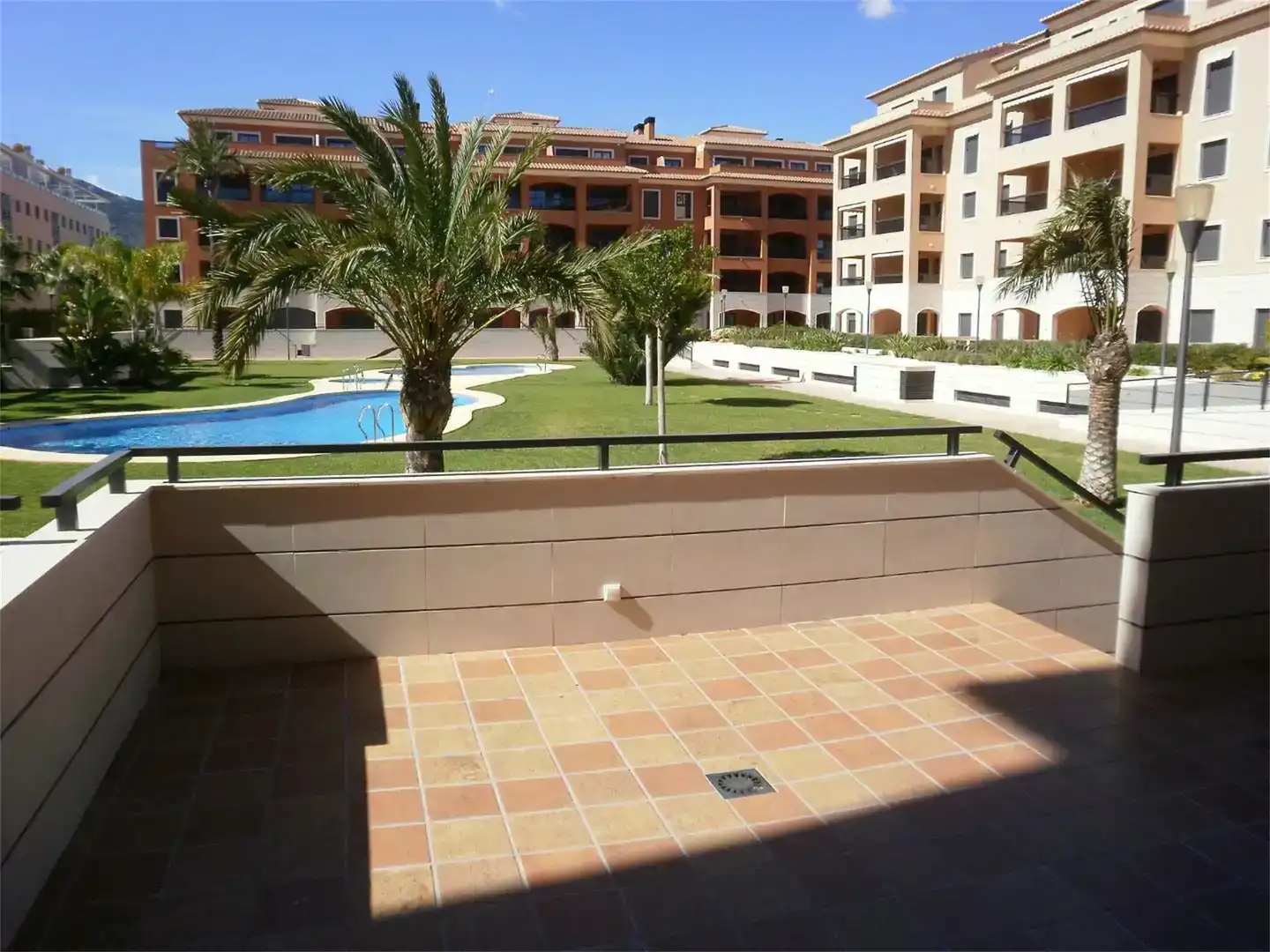 Terrassa de Planta baixa de lloguer en Dénia amb Aire condicionat, Piscina i Moblat