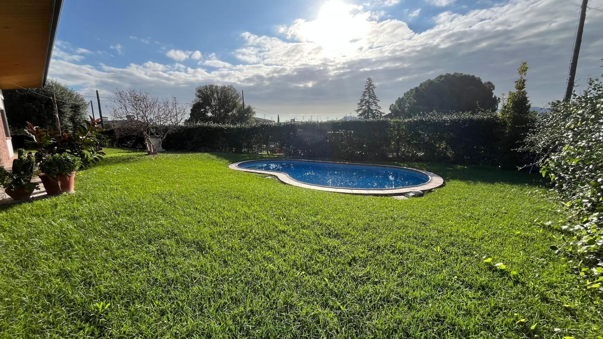 Piscina de Casa o xalet en venda en Breda amb Calefacció i Jardí privat