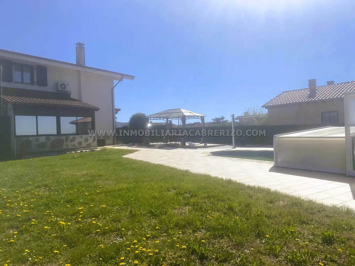 Vista exterior de Casa o chalet en venta en Olóriz / Oloritz con Aire acondicionado, Calefacción y Jardín privado