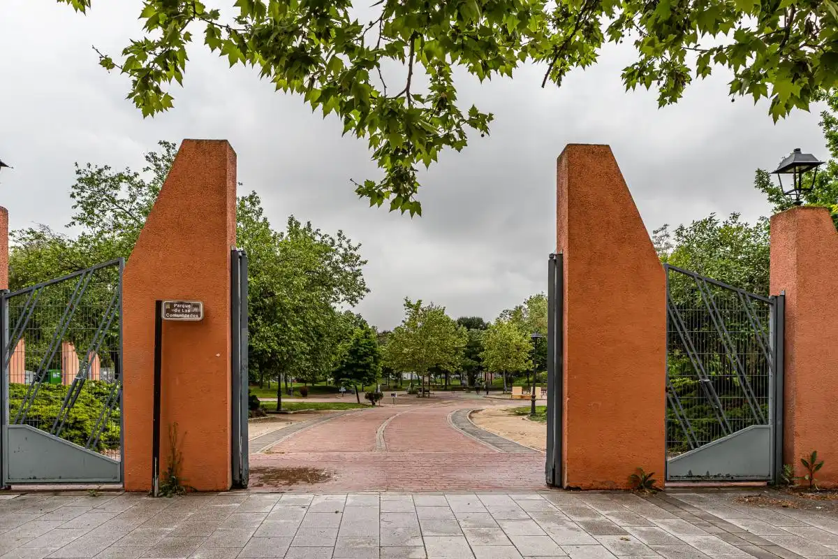 Außenansicht von Gebäude zum Verkauf in Alcorcón