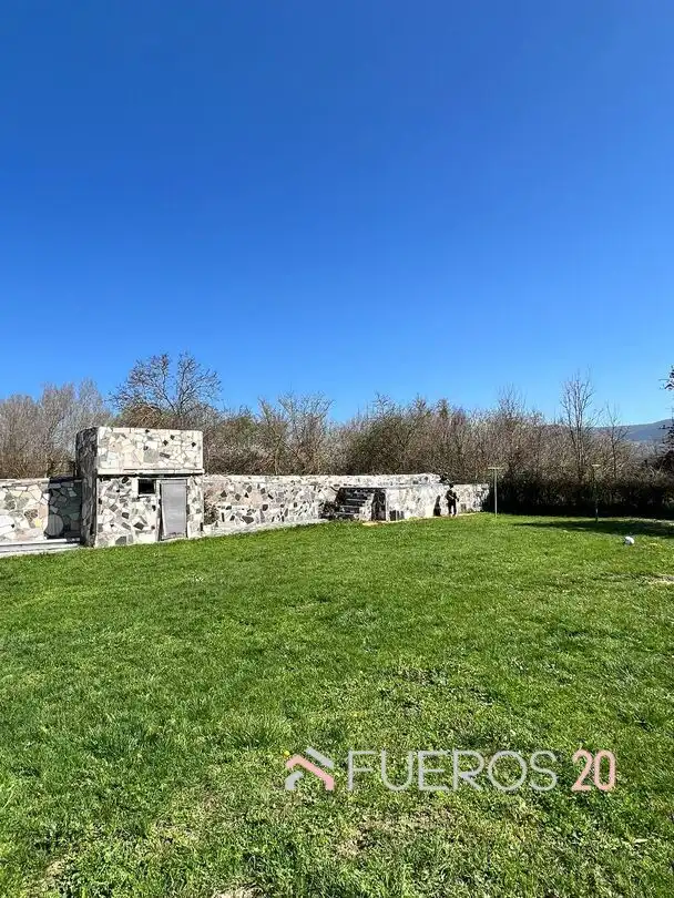 Vista exterior de Casa o chalet en venta en Medina de Pomar con Calefacción y Parquet