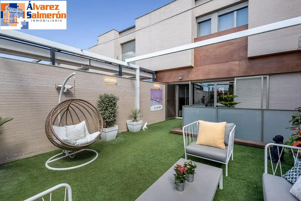 Terrace of Detached homes for sale in Granada