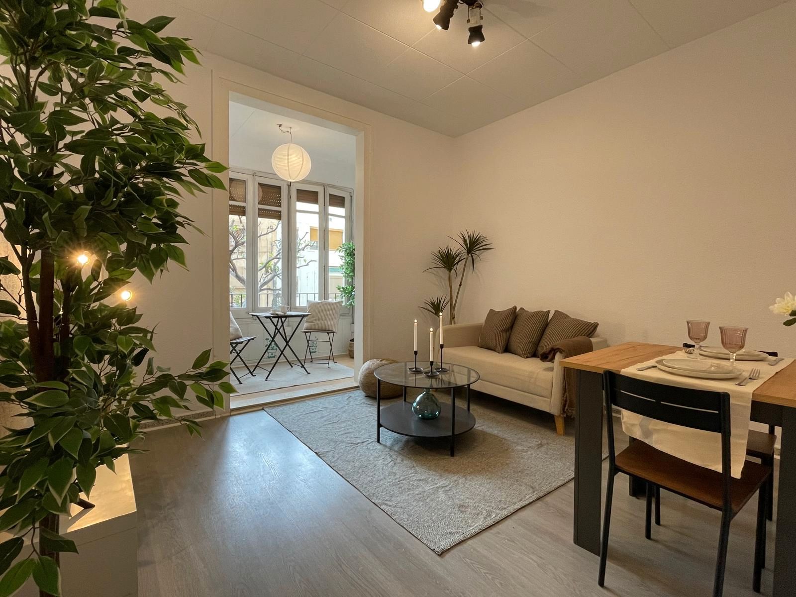 Sala de estar de Piso en venta en  Barcelona Capital con Balcón