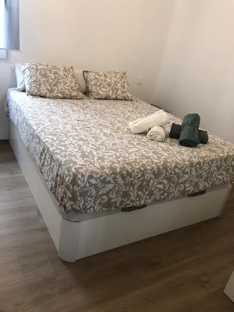 Dormitori de Pis de lloguer en Marbella amb Aire condicionat, Moblat i Rentadora