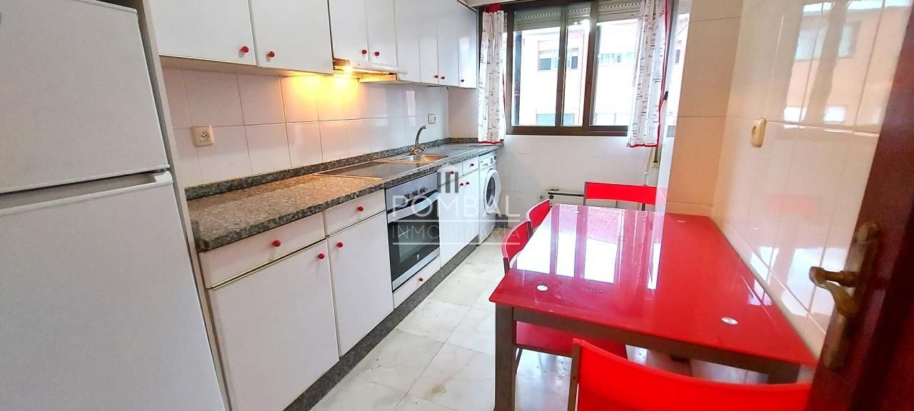 Cocina de Piso en venta en Ourense Capital  con Calefacción, Parquet y Trastero