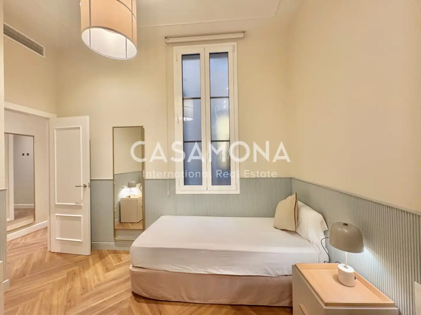 Dormitori de Apartament en venda en Barcelona amb Aire condicionat, Calefacció i Terrassa