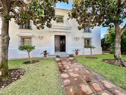 Vista exterior de Casa o xalet en venda en Marbella amb Terrassa i Piscina