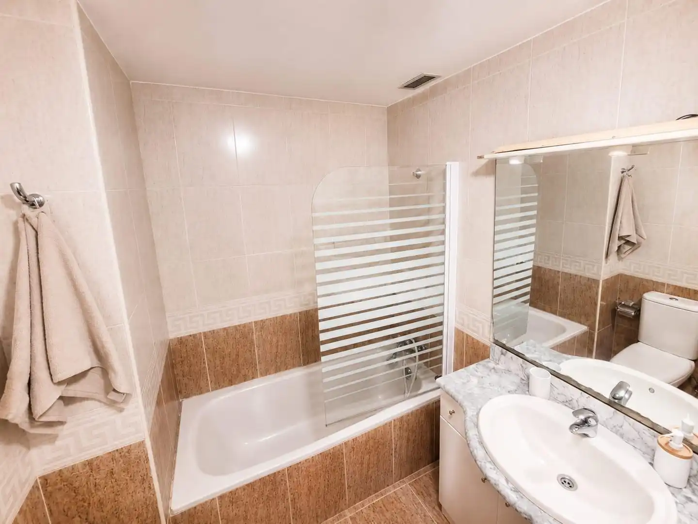 Bathroom of Flat for sale in Zaragoza  with Air Conditioner, Heating and Balcony