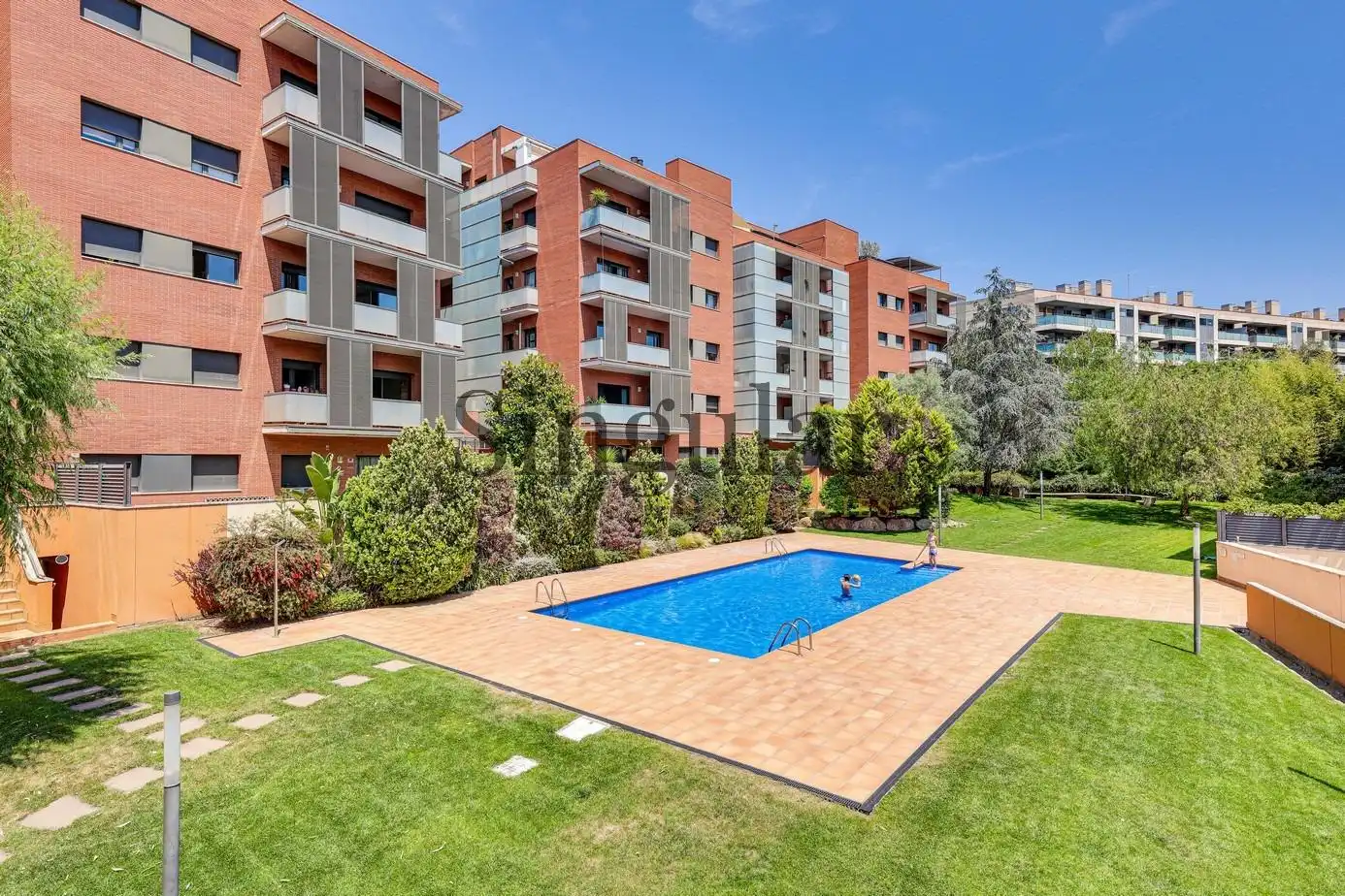 Piscina de Pis en venda en Sant Cugat del Vallès amb Jardí privat, Terrassa i Traster