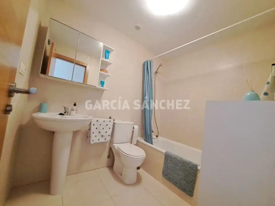 Badezimmer von Wohnungen zum Verkauf in Boiro mit Terrasse, Möbliert und Balkon