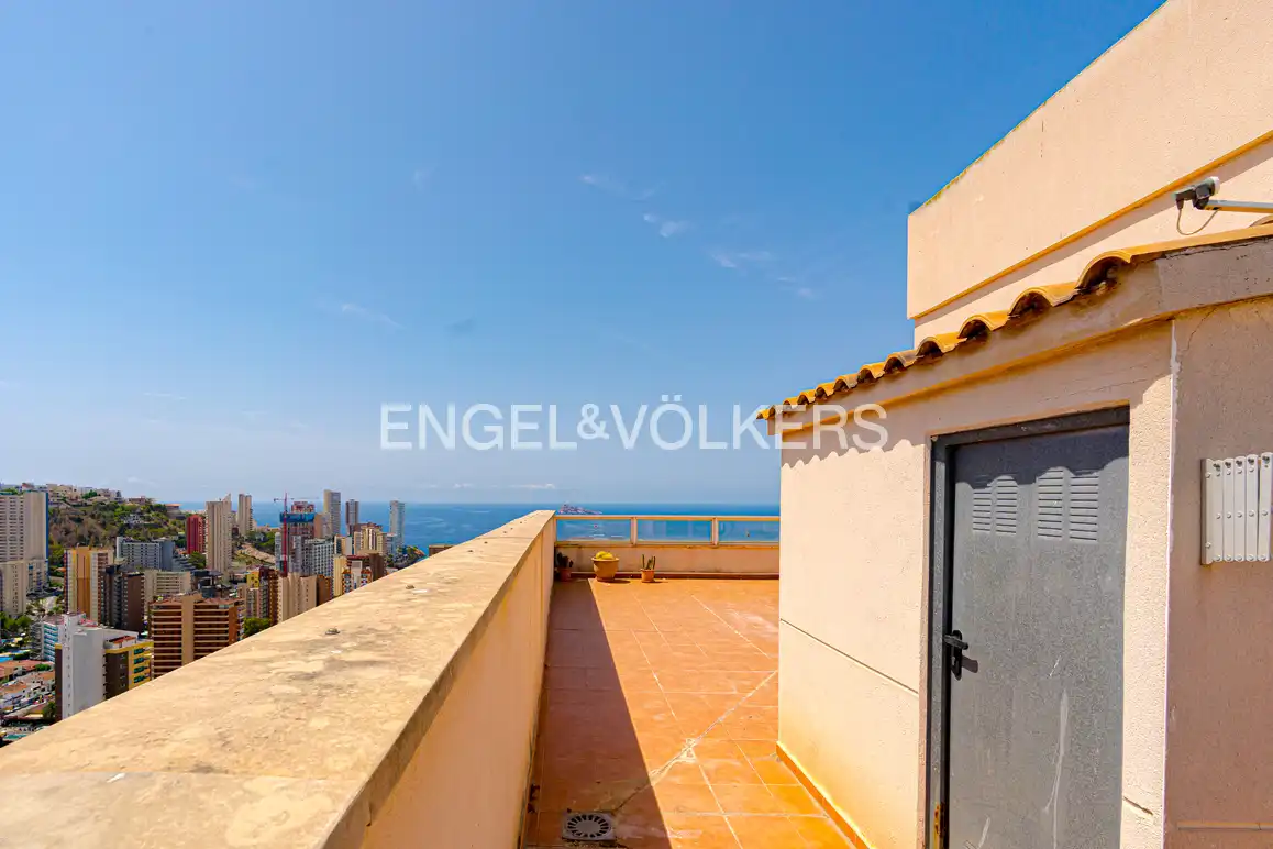 Terrassa de Àtic en venda en Benidorm amb Aire condicionat, Jardí privat i Piscina comunitària