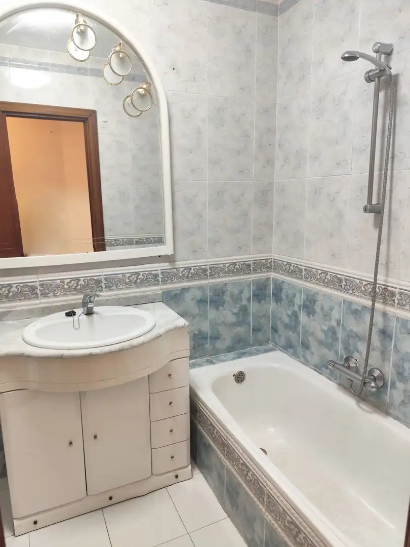 Badezimmer von Wohnung zum Verkauf in Palencia mit Heizung und Terrasse