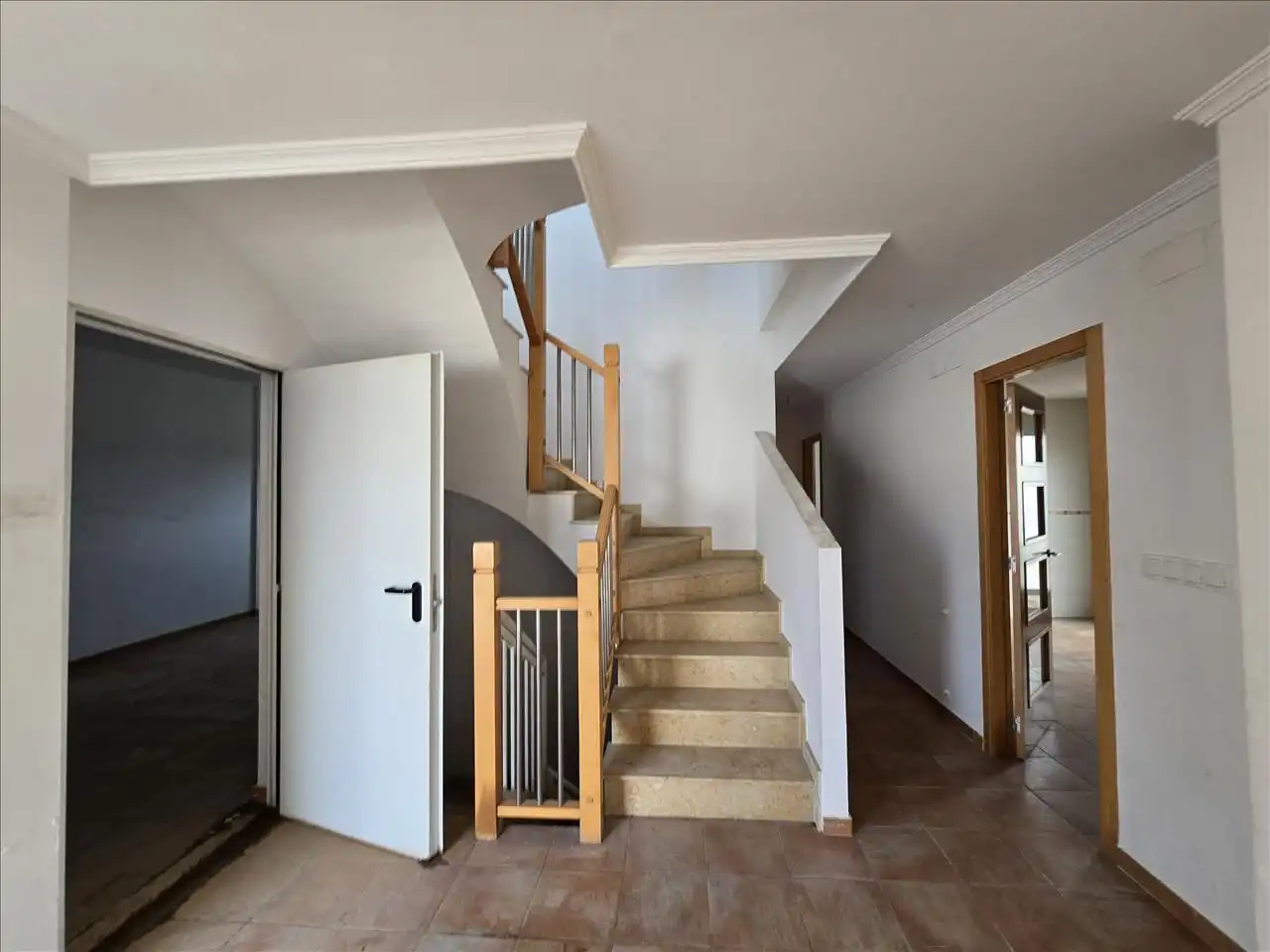 Houses for sale in Montserrat  with Private garden and Terrace