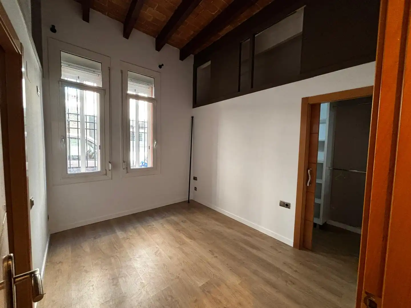 Schlafzimmer von Erdgeschoss zum Verkauf in Badalona mit Klimaanlage, Heizung und Parkett