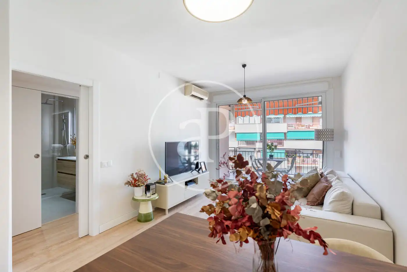 Sala d'estar de Pis en venda en Barcelona amb Aire condicionat i Terrassa