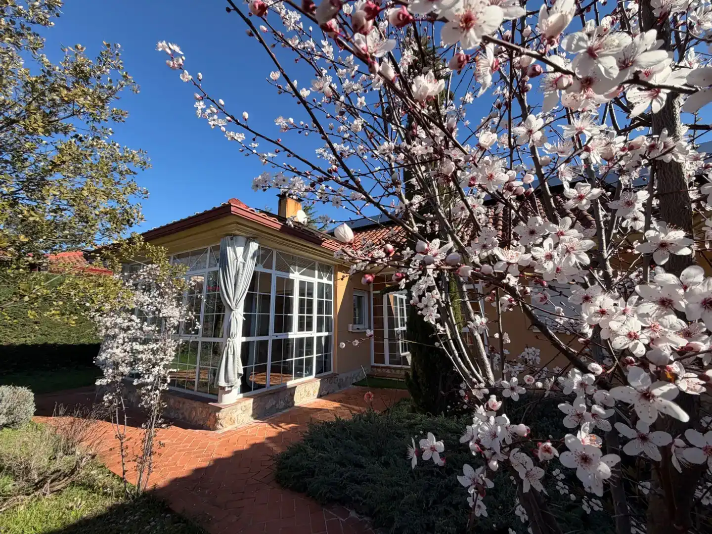 Vista exterior de Casa o chalet en venta en Valdemorillo con Aire acondicionado