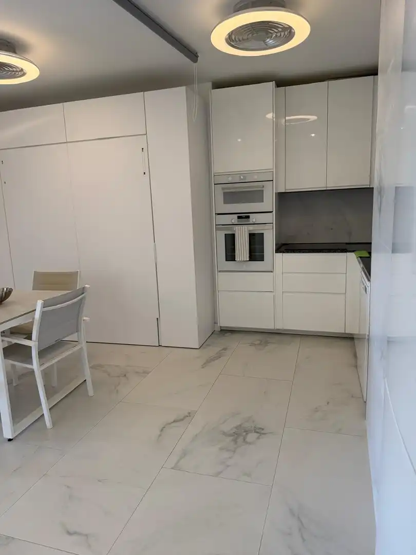 Cocina de Apartamento de alquiler en Marbella con Aire acondicionado, Terraza y Piscina