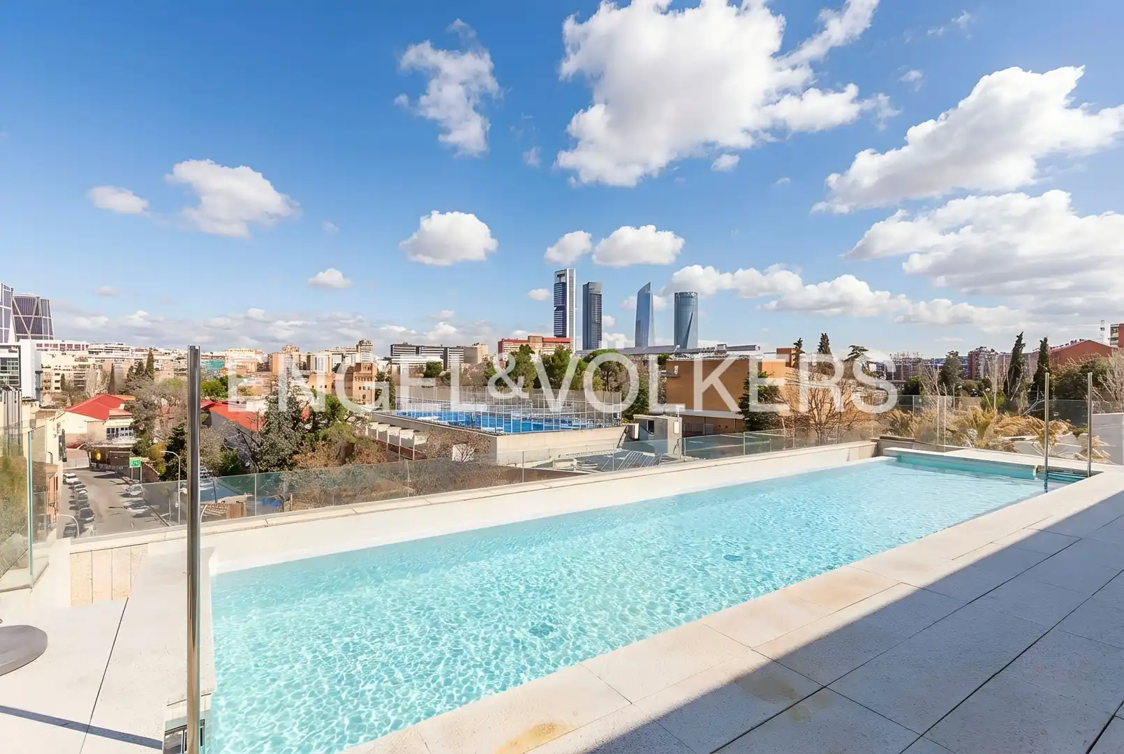 Piscina de Apartament en venda en Madrid amb Calefacció, Jardí privat i Traster