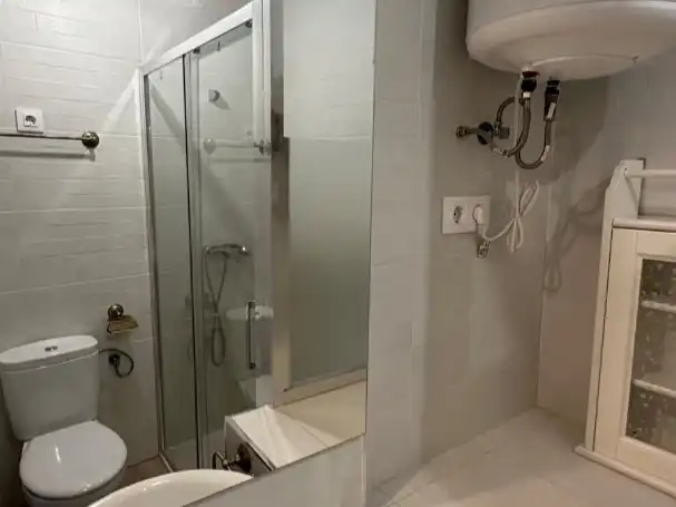 Bathroom of Houses for rent in Plasencia  with Air Conditioner, Terrace and Furnished