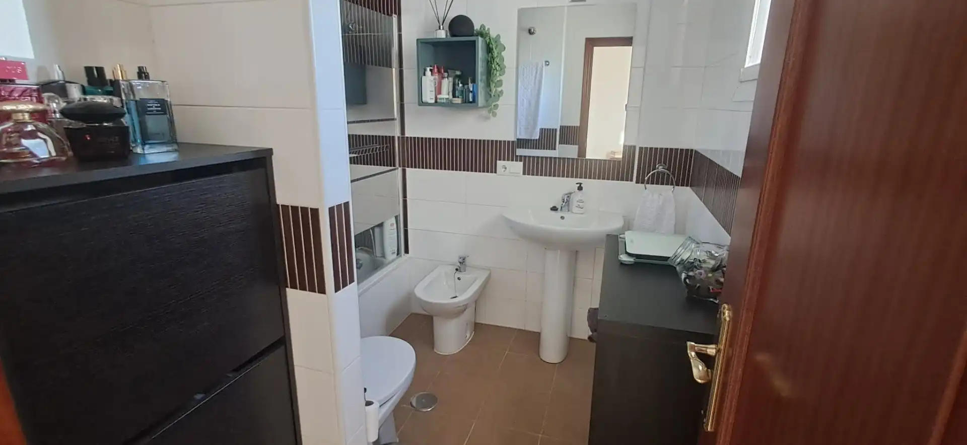 Badezimmer von Einfamilien-Reihenhaus zum Verkauf in Utrera mit Klimaanlage und Abstellraum