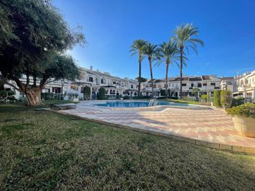 Reihenhaus mit Pool zum Verkauf in Calle Calasparra 27