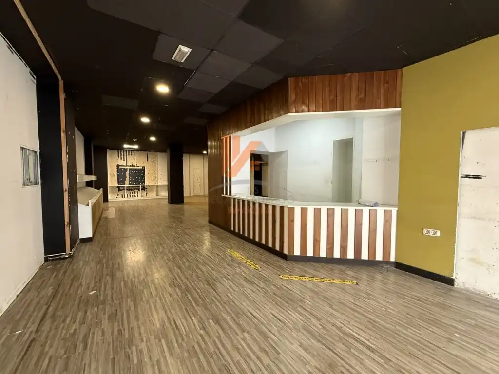 Local comercial de lloguer a Avenida Rosalia Castro 25, imagen 2