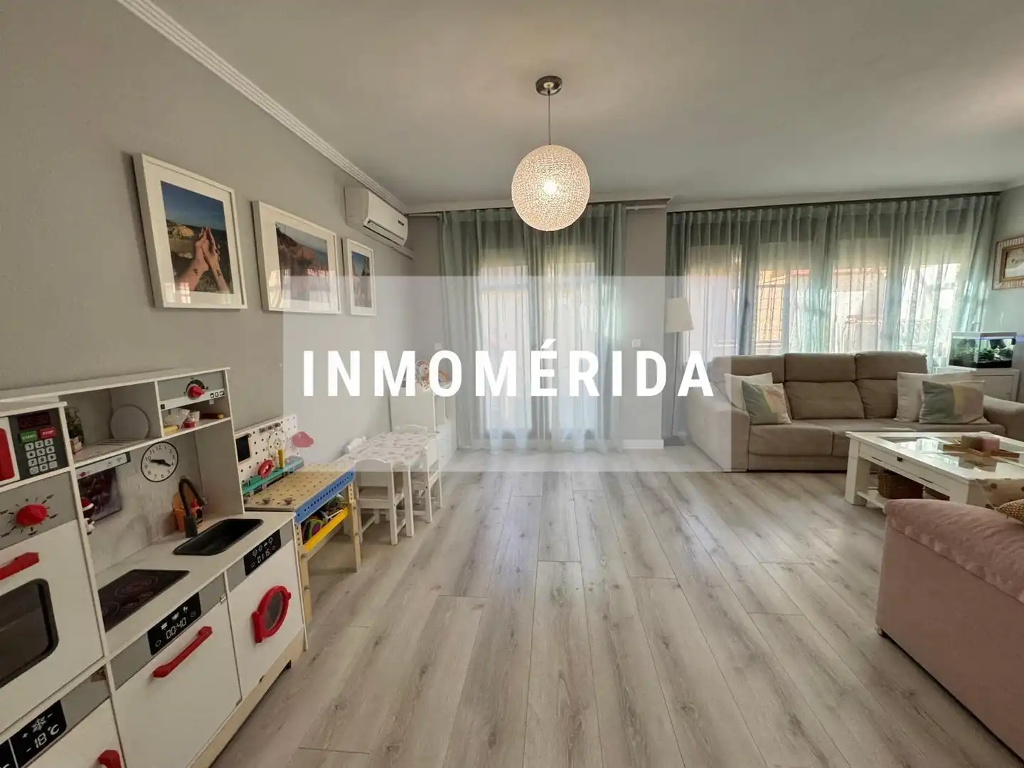 Vista exterior de Casa adosada en venta en Mérida con Aire acondicionado, Calefacción y Jardín privado