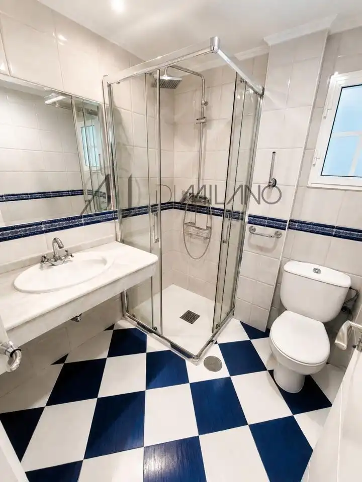 Bathroom of Flat for sale in Pontevedra Capital   with Heating, Storage room and Balcony
