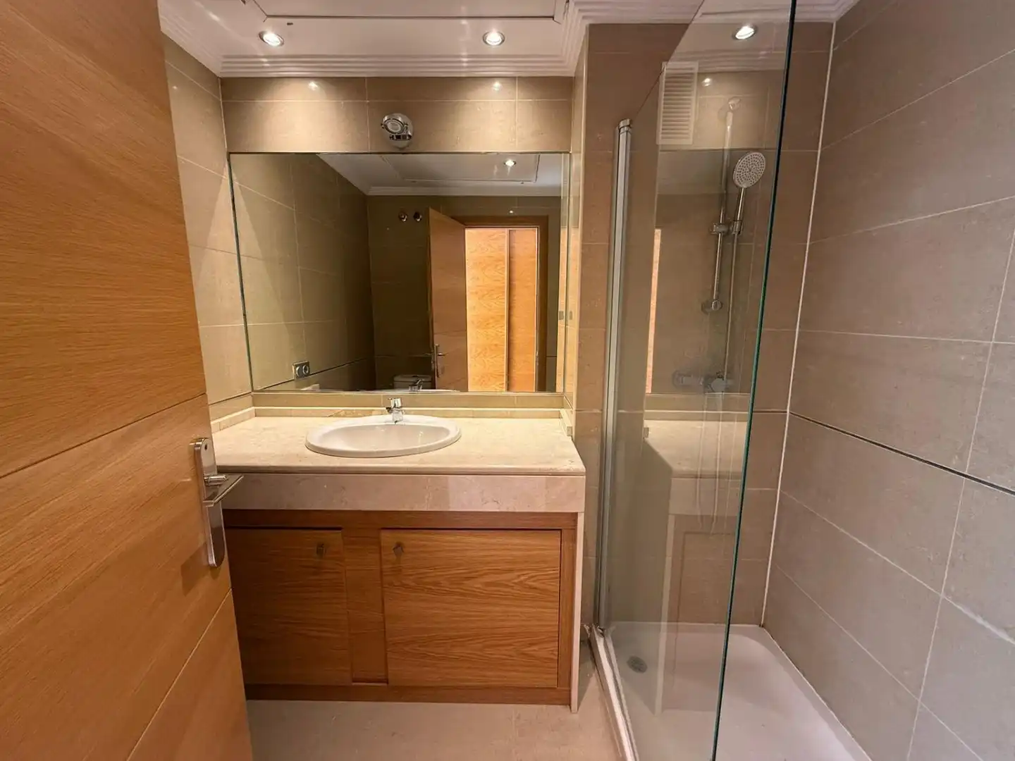 Baño de Ático en venta en Manilva con Calefacción, Terraza y Trastero