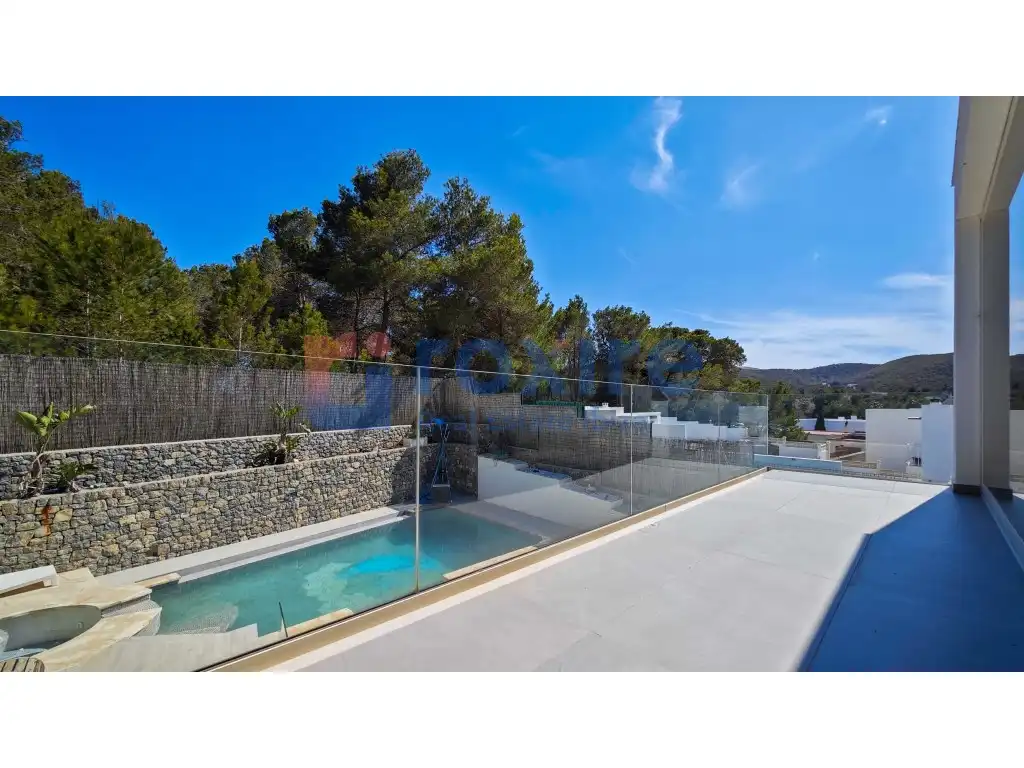 Piscina de Casa o xalet en venda en Santa Eulària des Riu amb Aire condicionat, Jardí privat i Terrassa