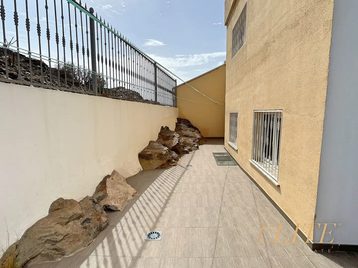 Exterior view of Houses for sale in San Bartolomé de Tirajana  with Air Conditioner, Terrace and Storage room