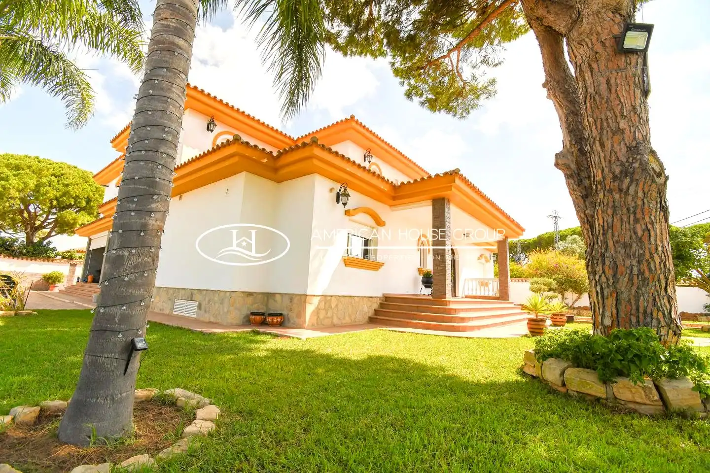 Exterior view of Houses for sale in Chiclana de la Frontera  with Air Conditioner, Heating and Private garden