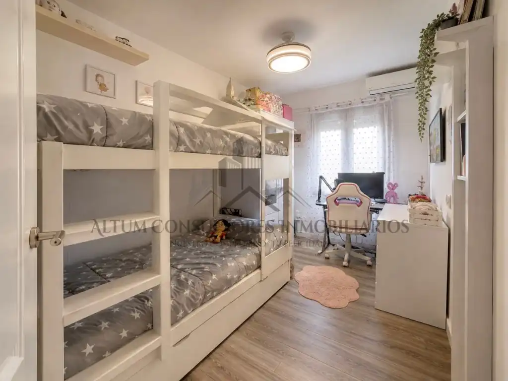 Dormitori de Casa o xalet en venda en Sevilla
