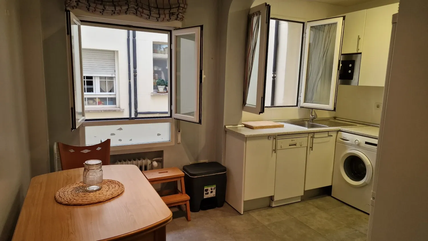 Kitchen of Flat to rent in  Madrid Capital  with Heating, Terrace and Furnished