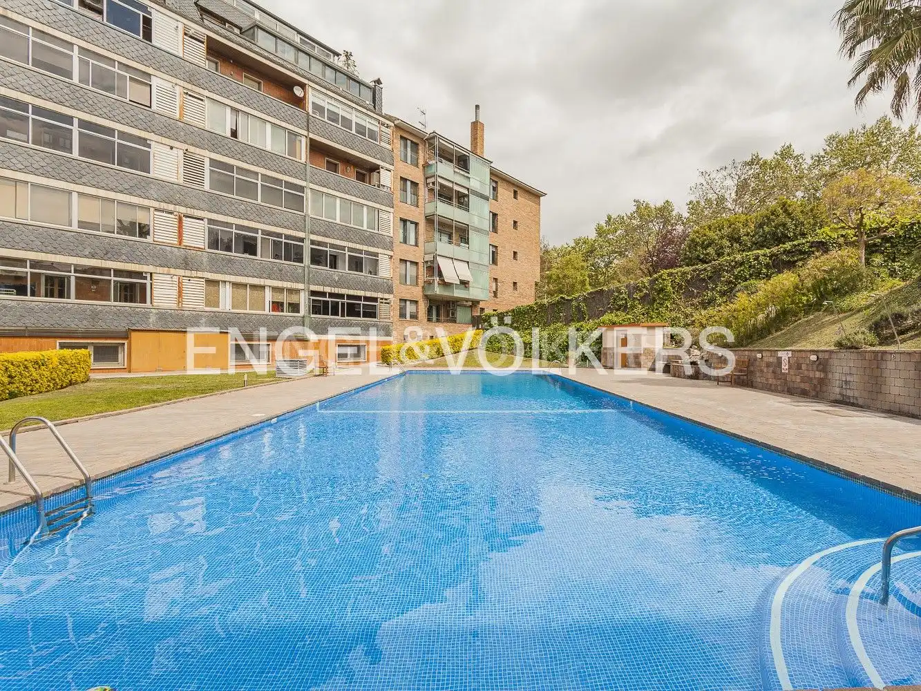 Piscina de Pis en venda en Granollers amb Aire condicionat, Calefacció i Jardí privat