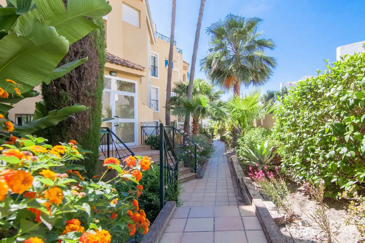 Exterior view of Flat for sale in Estepona  with Air Conditioner, Private garden and Terrace