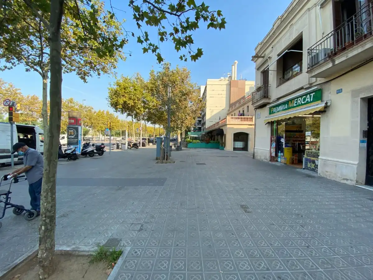Vista exterior de Local de lloguer en Ciutat Vella