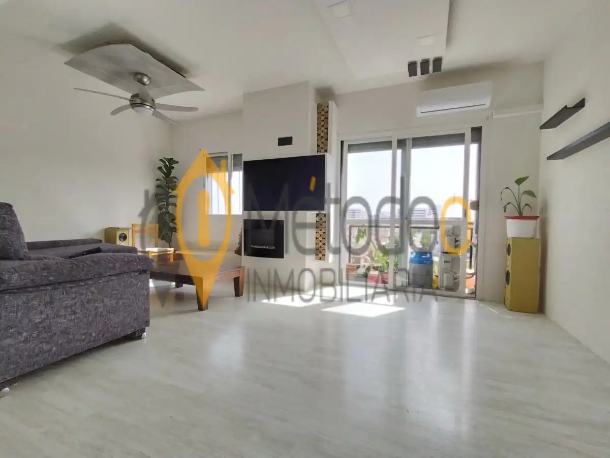 Living room of Flat for sale in Sevilla  with Air Conditioner, Heating and Storage room