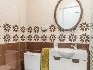 Badezimmer von Wohnung zur Miete in Madrid mit Klimaanlage, Heizung und Möbliert