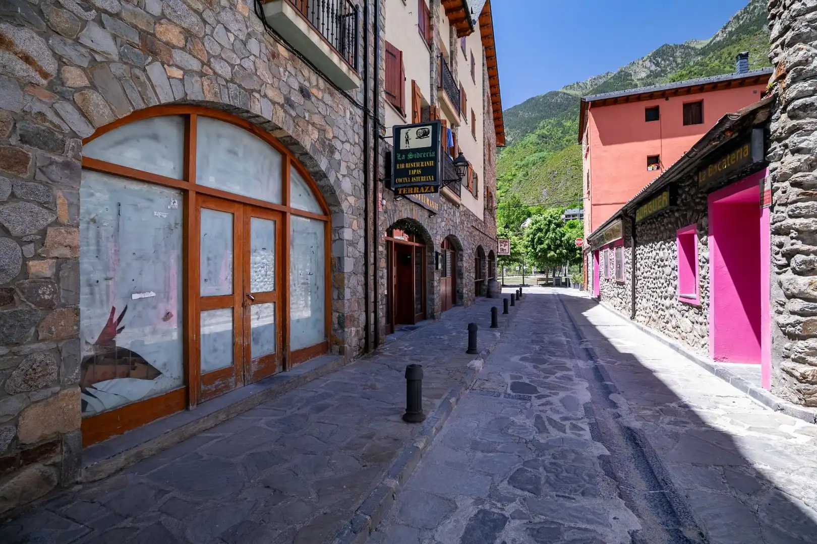 Vista exterior de Local en venta en Benasque