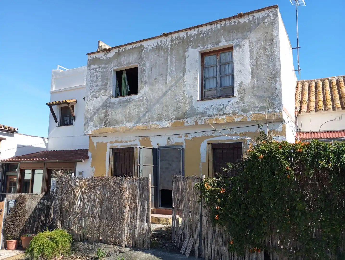 Vista exterior de Casa adosada en venda en San Martín del Tesorillo